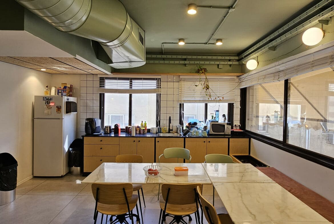 אזור המטבח במשרדים