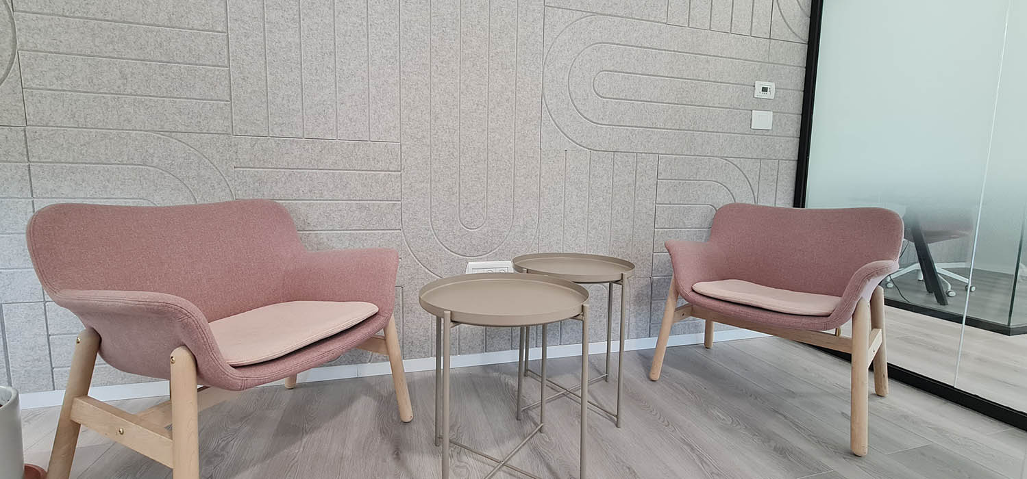 חדר שיחה במשרדים להשכרה בתל אביב.