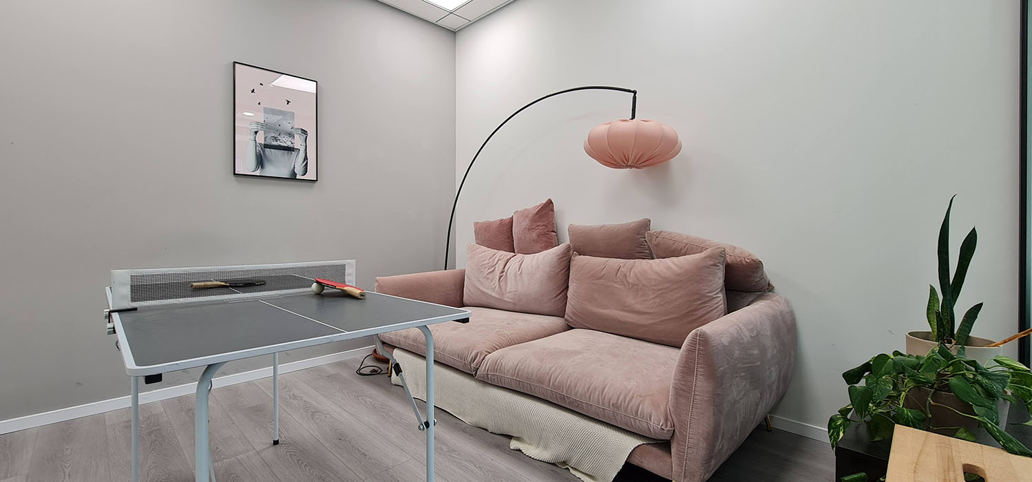 לאונג' במשרדים להשכרה בתל אביב.