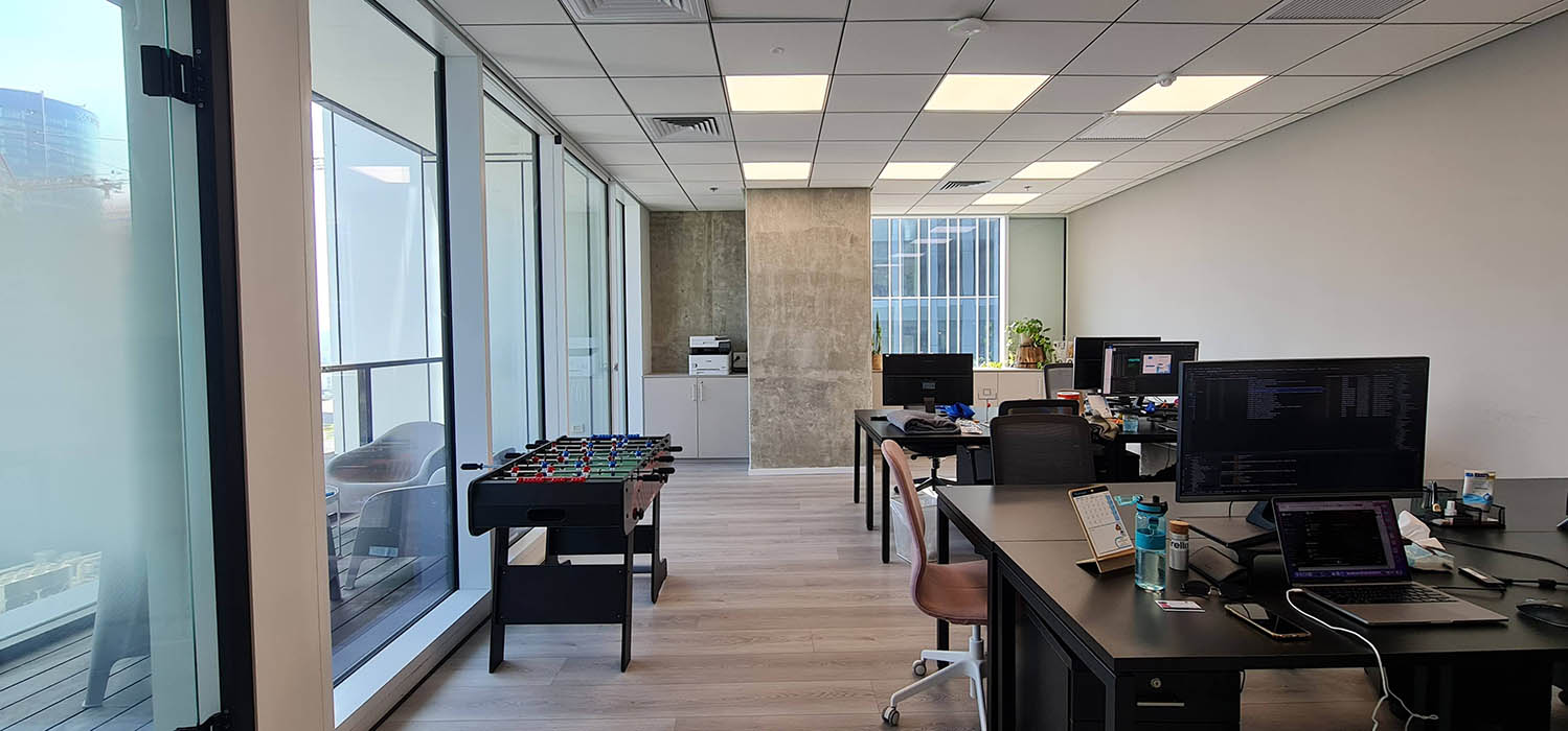 עמדות עבודה במשרדים להשכרה בתל אביב.