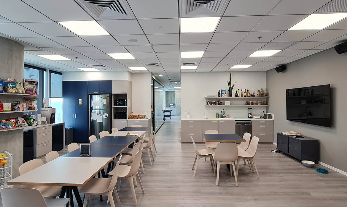 מטבח ופינת אוכל במשרדים להשכרה 480 מ