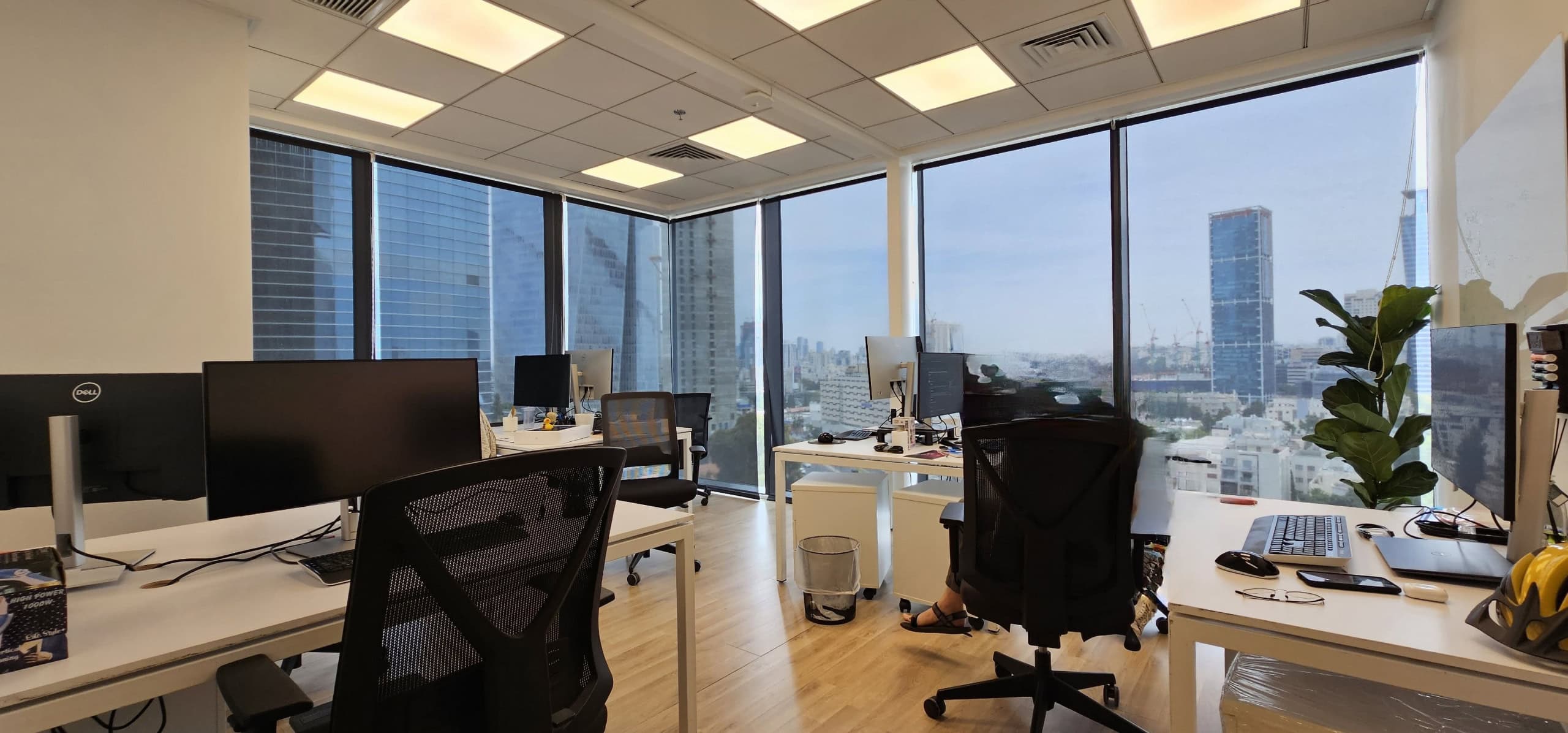 אזור האופן ספייס עם נוף מטורף לאיילון