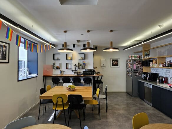 להשכרה משרד 592 מ”ר במגדל מבוקש ובמחיר 82 ש”ח למ”ר