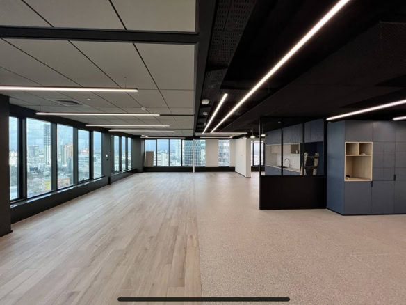 משרד להשכרה 250 מ”ר -יחולק בהתאמה אישית. במגדל לוינשטיין בתל אביב.