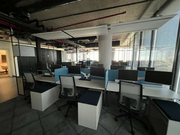 650 מ”ר להשכרה במגדל תוה”א