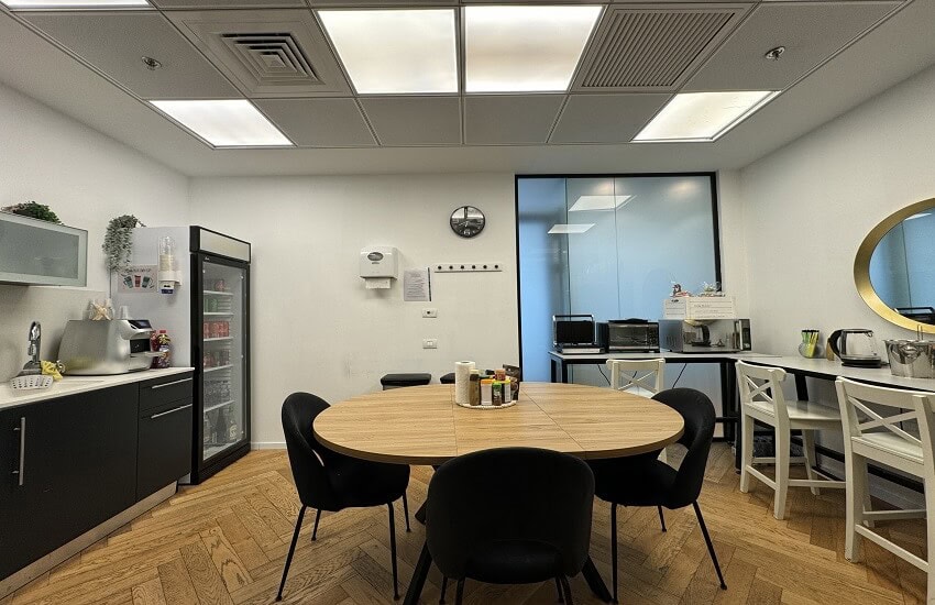 משרדים להשכרה במגדל היובל, 1335-1980 מר