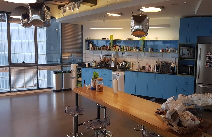 משרדים להשכרה במגדל היובל, 1335-1980 מר