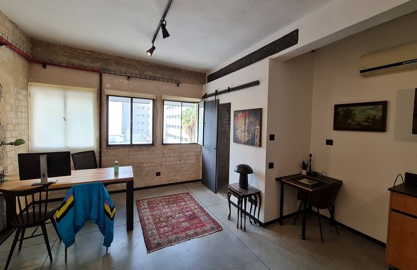 משרד מעוצב בסגנון תעשייתי להשכרה בשכונת מונטיפיורי