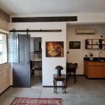 משרד מעוצב בסגנון תעשייתי להשכרה בשכונת מונטיפיורי