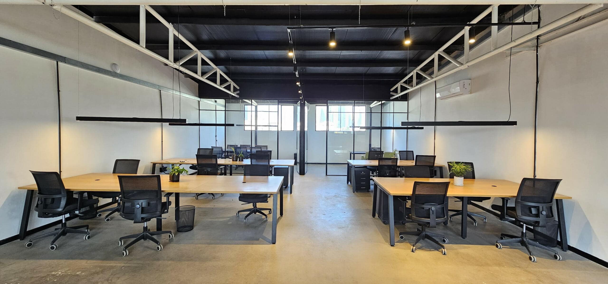 תמונה של האופן ספייס השני כולל חדרי מנהלים