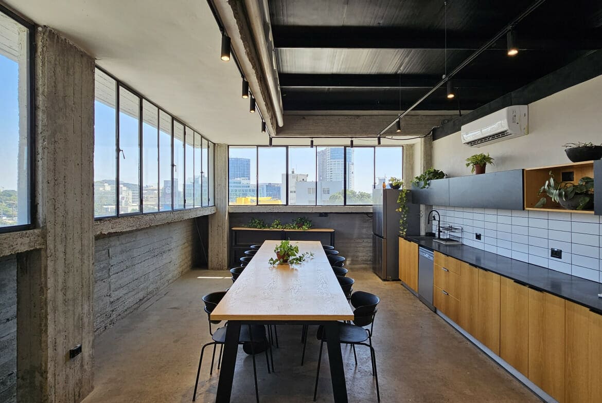 תמונה של המטבח במשרד