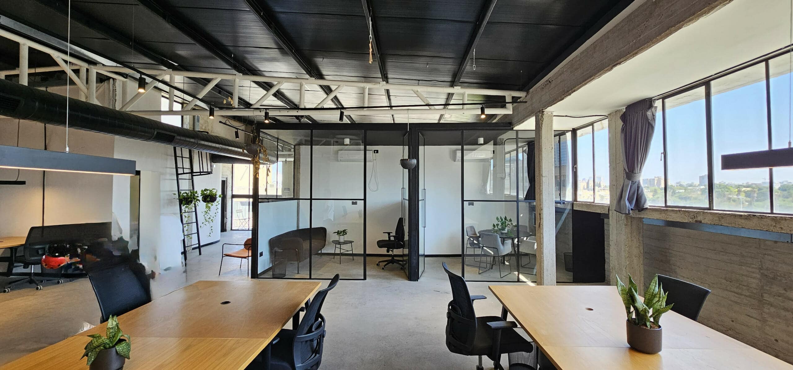 תמונה של חדר ישיבות קטן ואחד על אחד