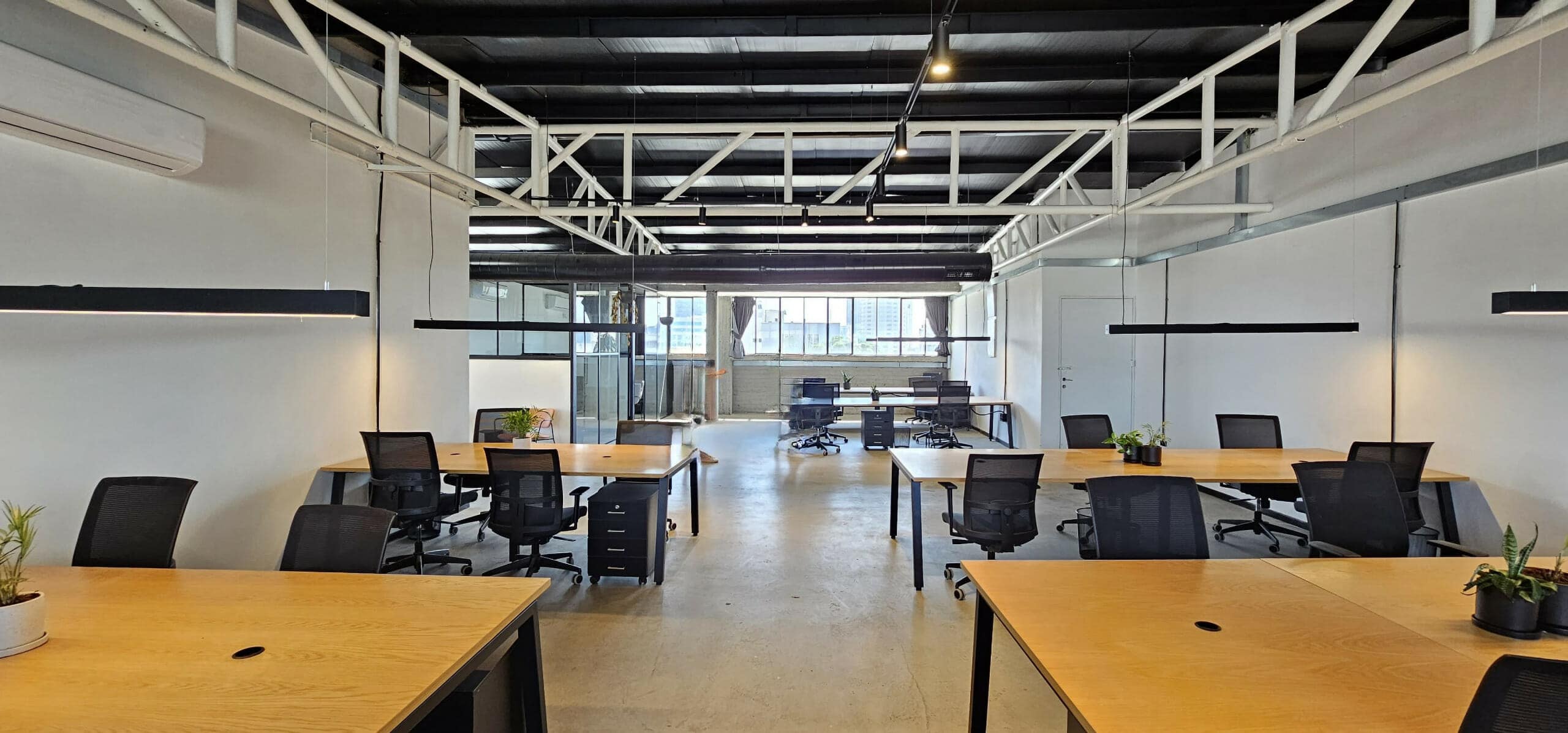 תמונה של אזור האופן ספייס כולל הריהוט הקיים