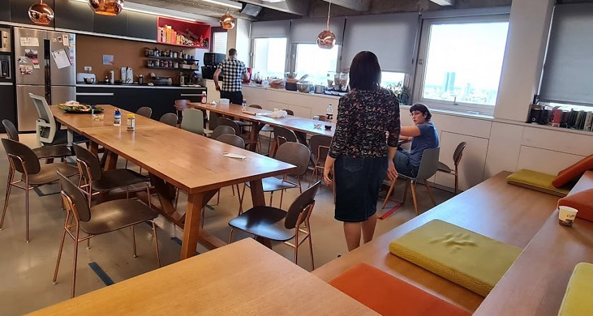 מטבח ואזור ישיבה/ לאונג'