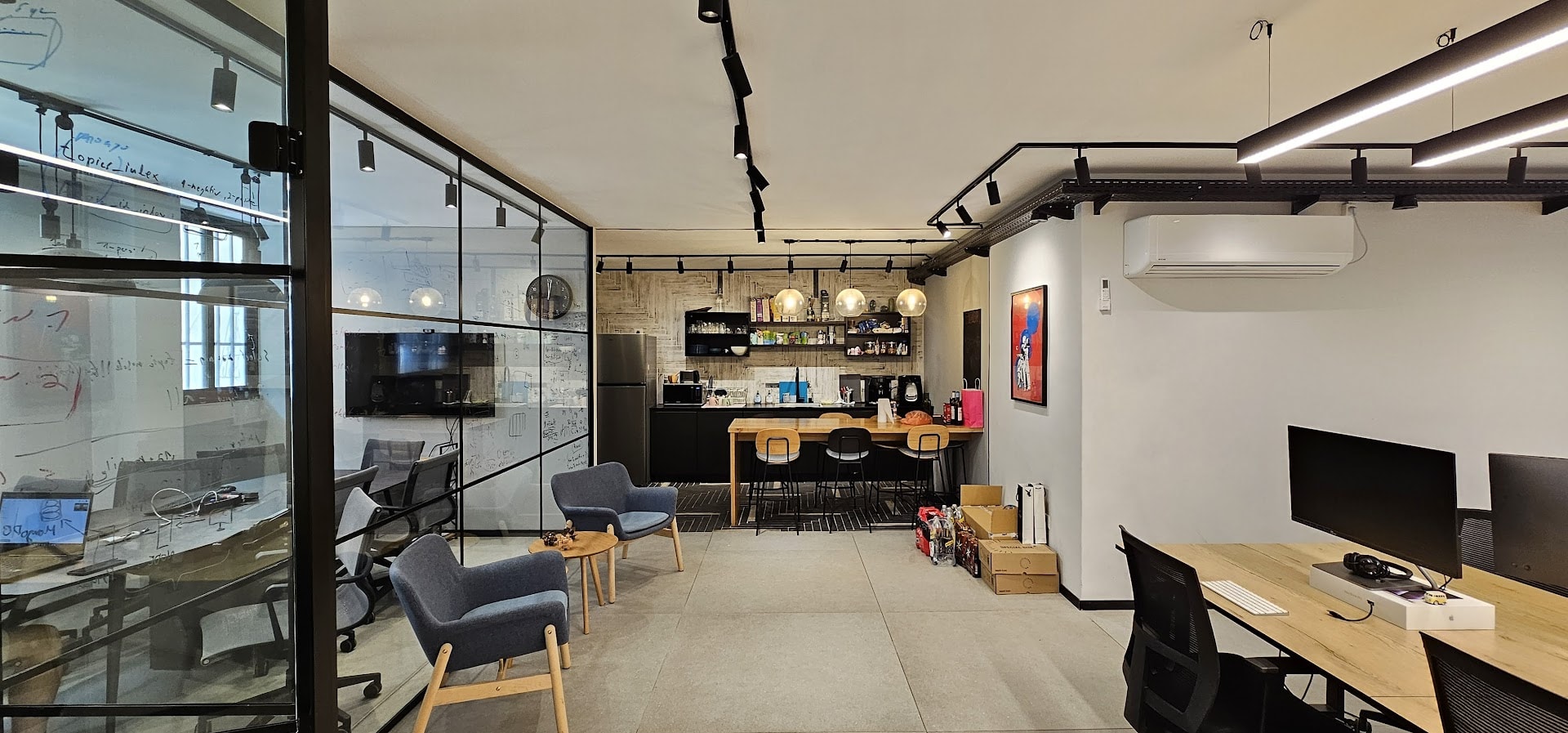 מטבחון וחדרים