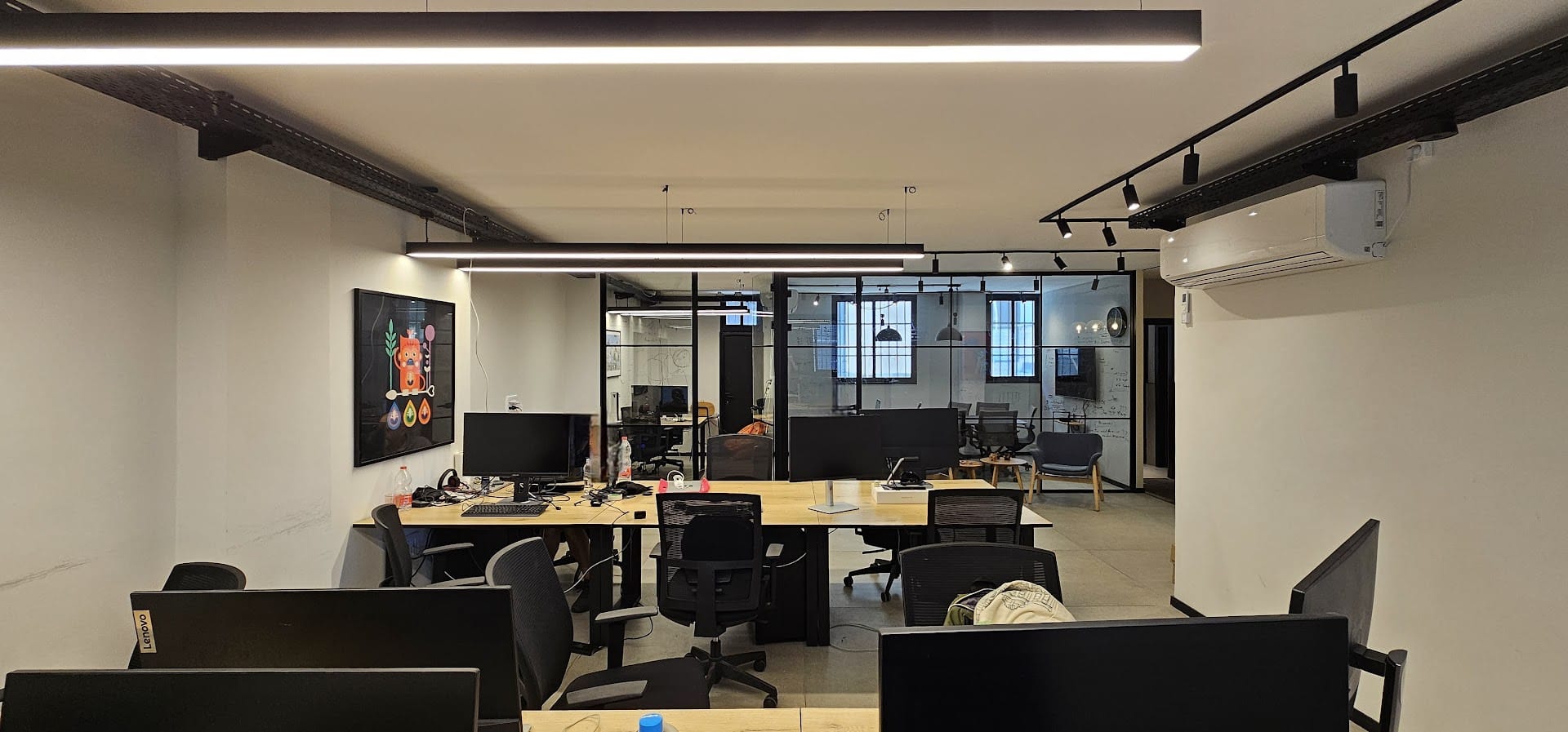 אופן ספייס עם עמדות עבודה