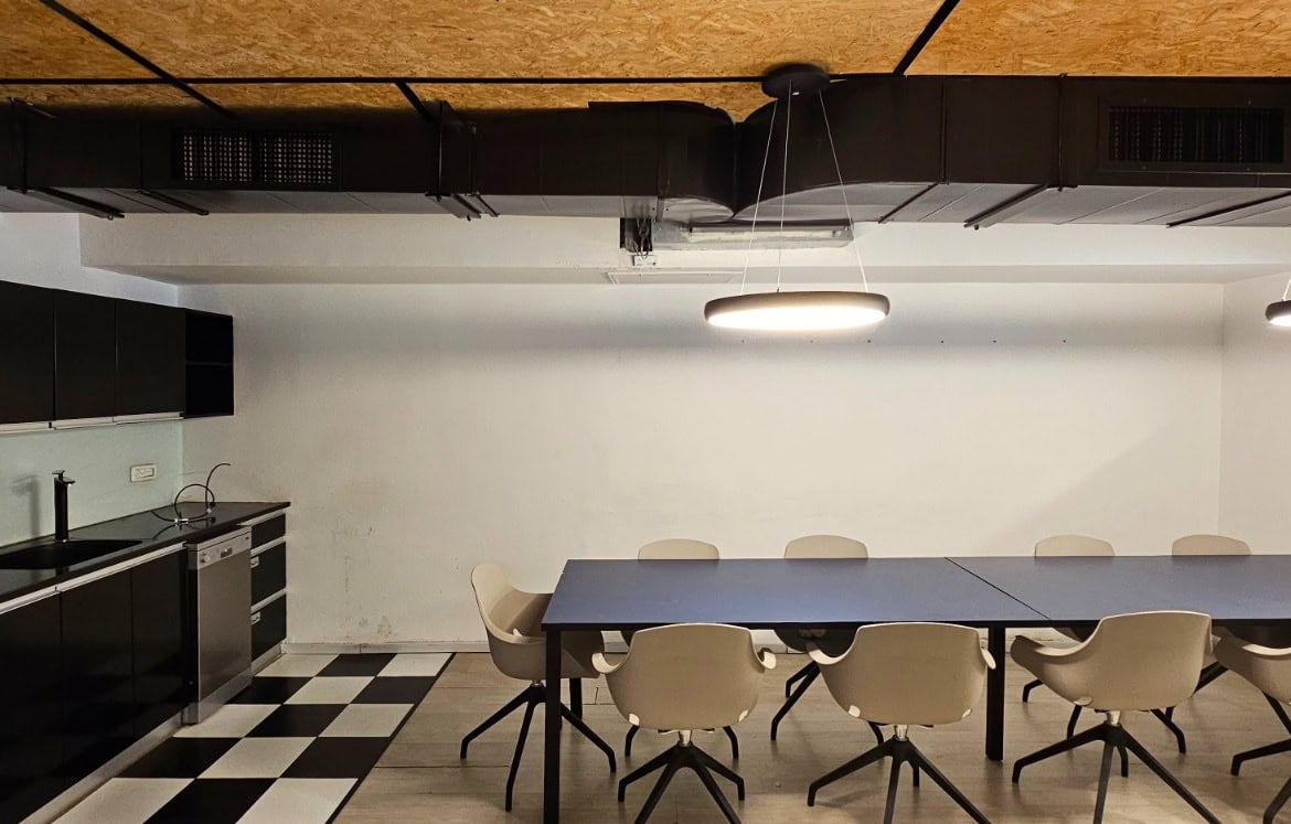 אזור המטבח במשרדים בחשמונאים