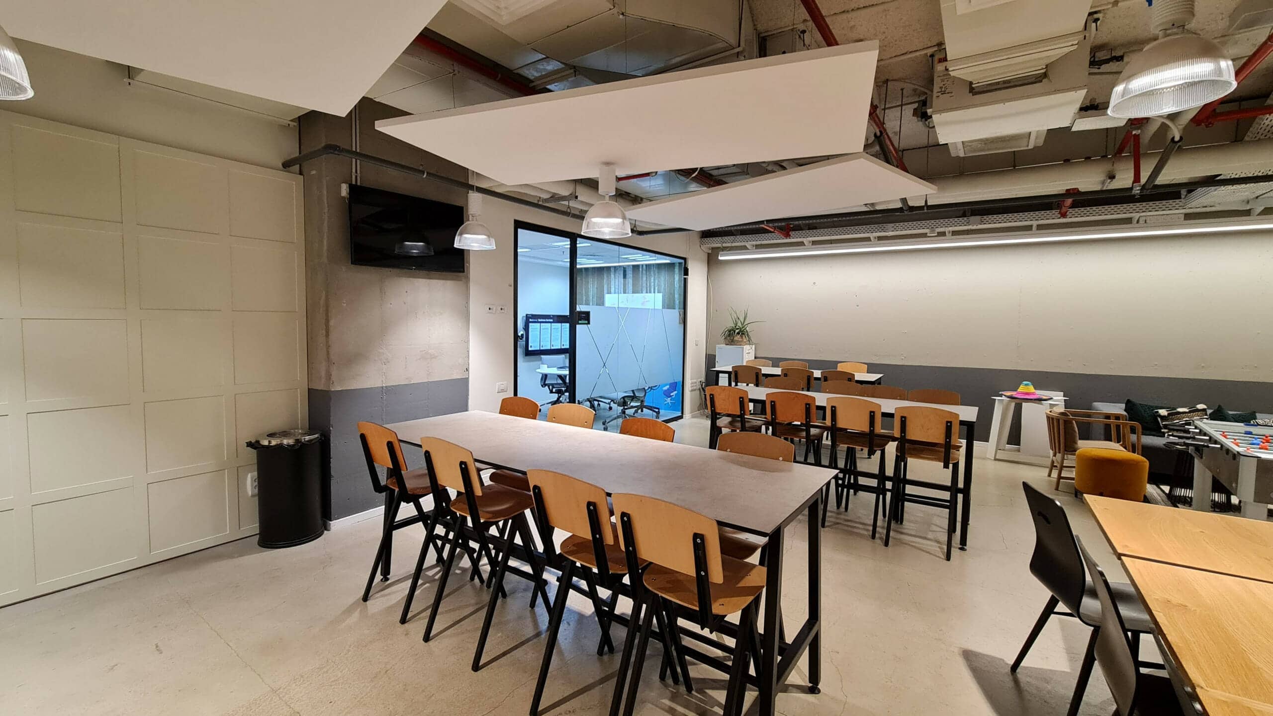 אזור הישיבה של העובדים במטבח