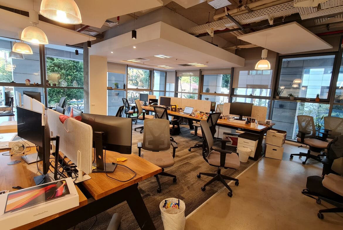 משרדים במגדל באזור שרונה תמונה של אופן ספייס