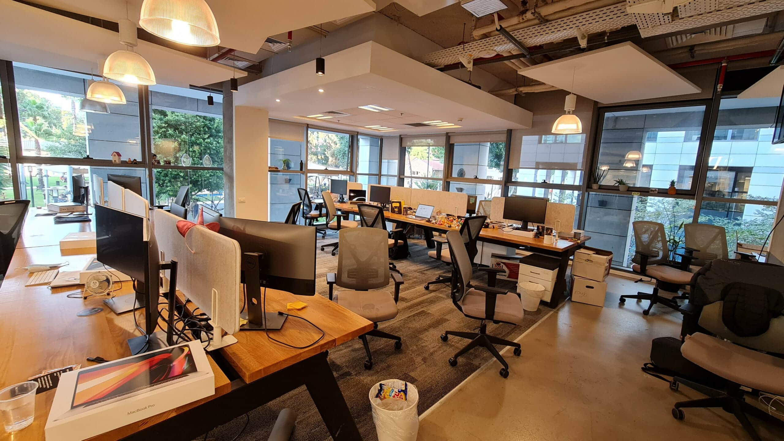 משרדים במגדל באזור שרונה תמונה של אופן ספייס