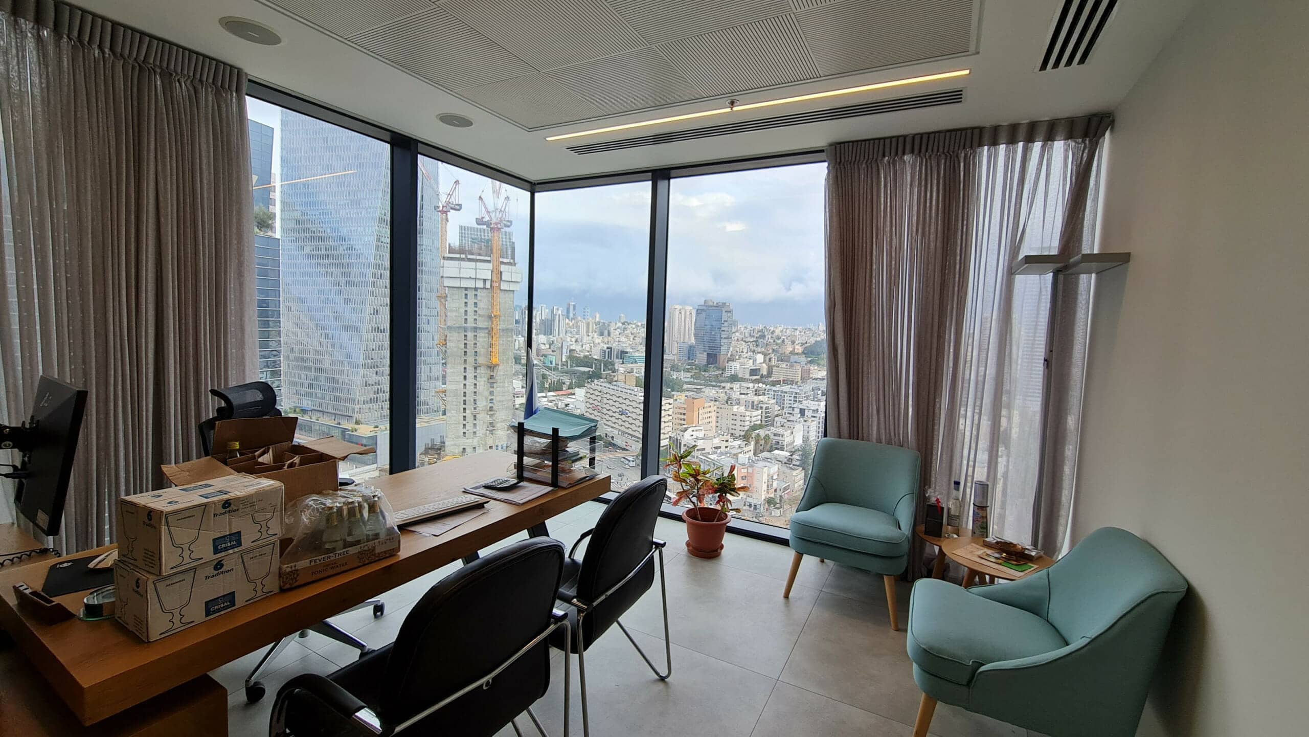 תמונה של הנוף מהמשרד