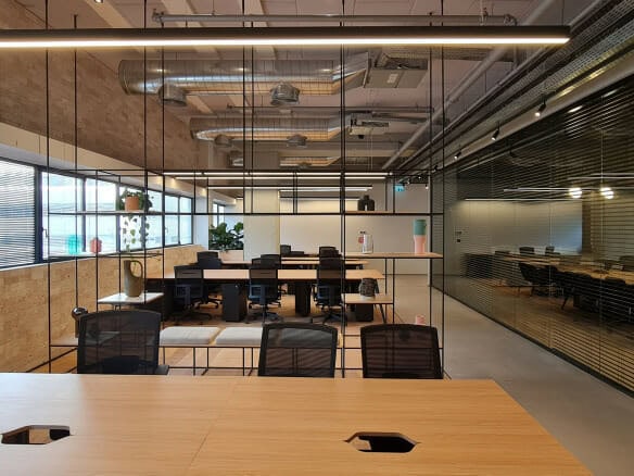 סאבליס צמוד למגדלי אלון ל20 עובדים