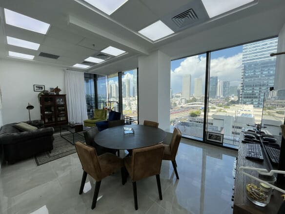 להשכרה במגדל סוזוקי, 170 מטר + מרפסת