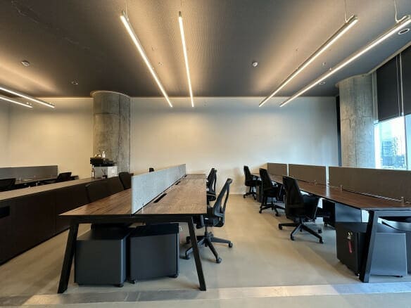 משרד 250 מטר מרוהט להשכרה במגדל אקרו