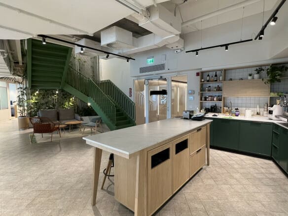 משרד להשכרה במתחם עזריאלי צמוד לתחנת רכבת השלום