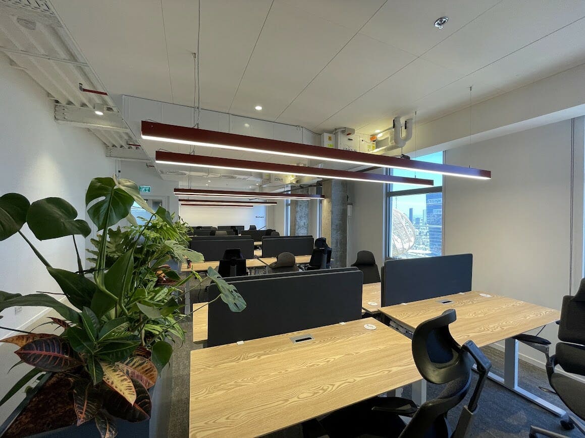 אופן ספייס עם עמדות עבודה