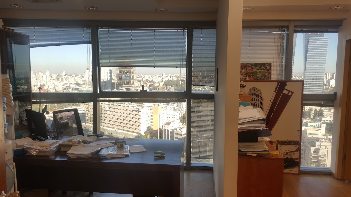 אחד מחדרי עבודה