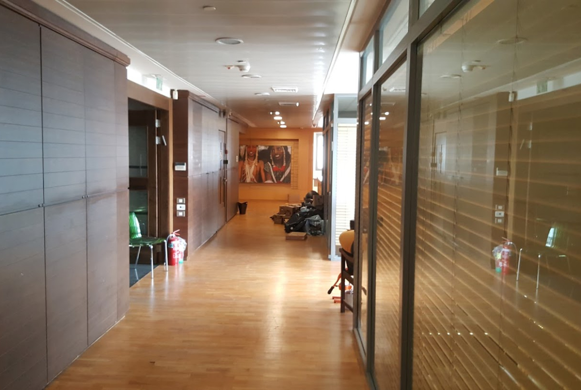 מבט כללי- חלק מהמשרד