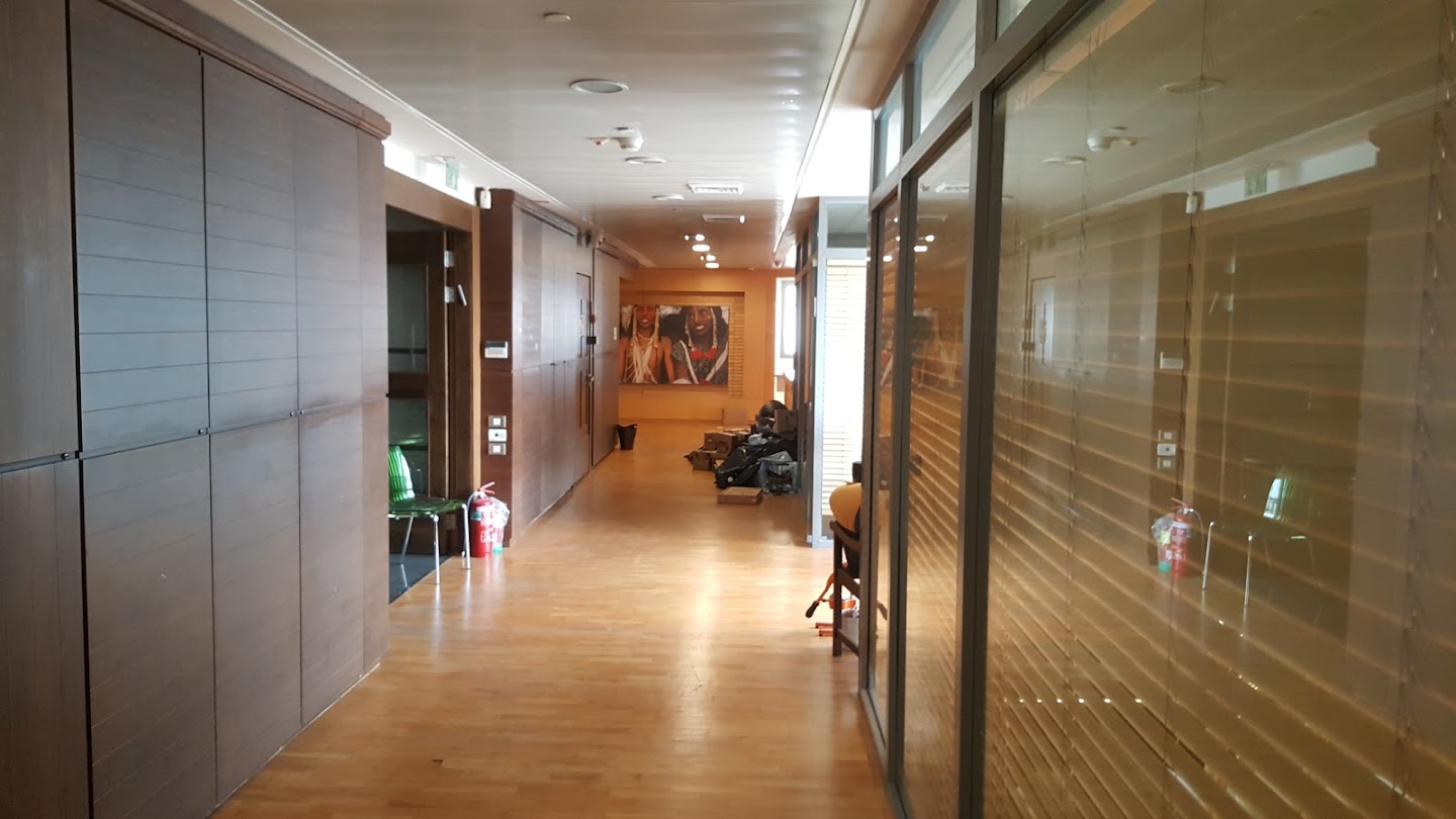 מבט כללי- חלק מהמשרד