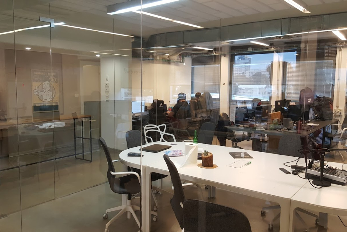 עוד זווית של חדר ישיבות