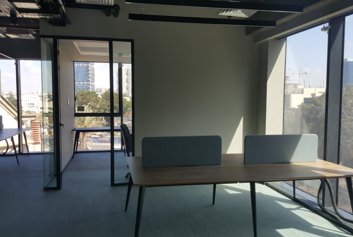 אופן ספייס עם עמדות עבודה