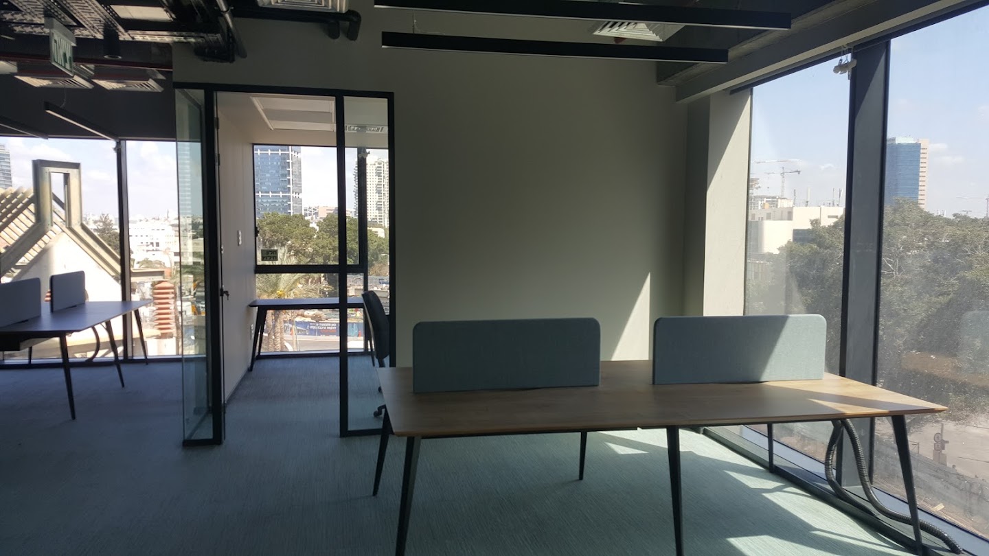 אופן ספייס עם עמדות עבודה