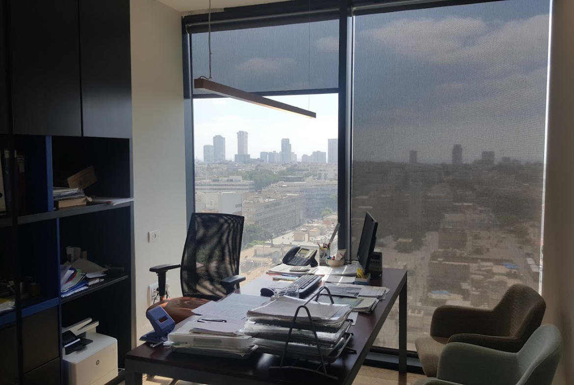 אחד מחדרי עבודה