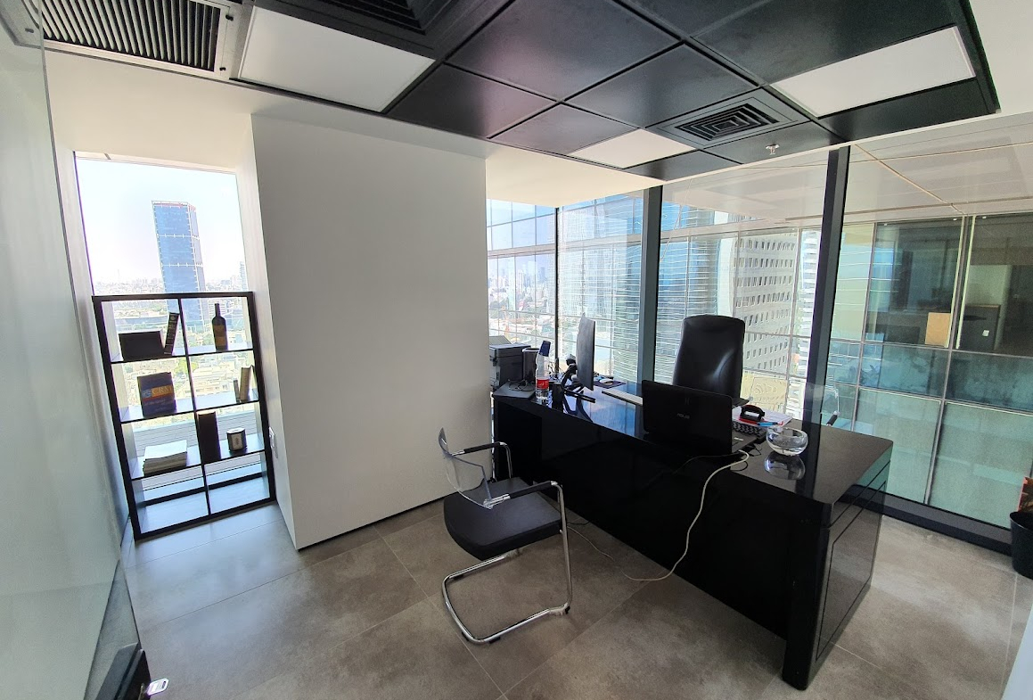 אחד מחדרי עבודה