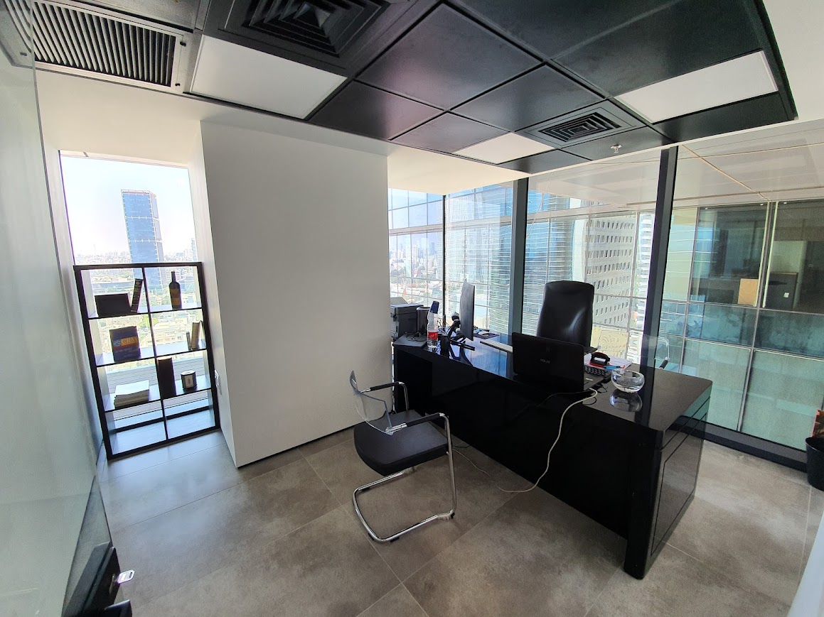 אחד מחדרי עבודה