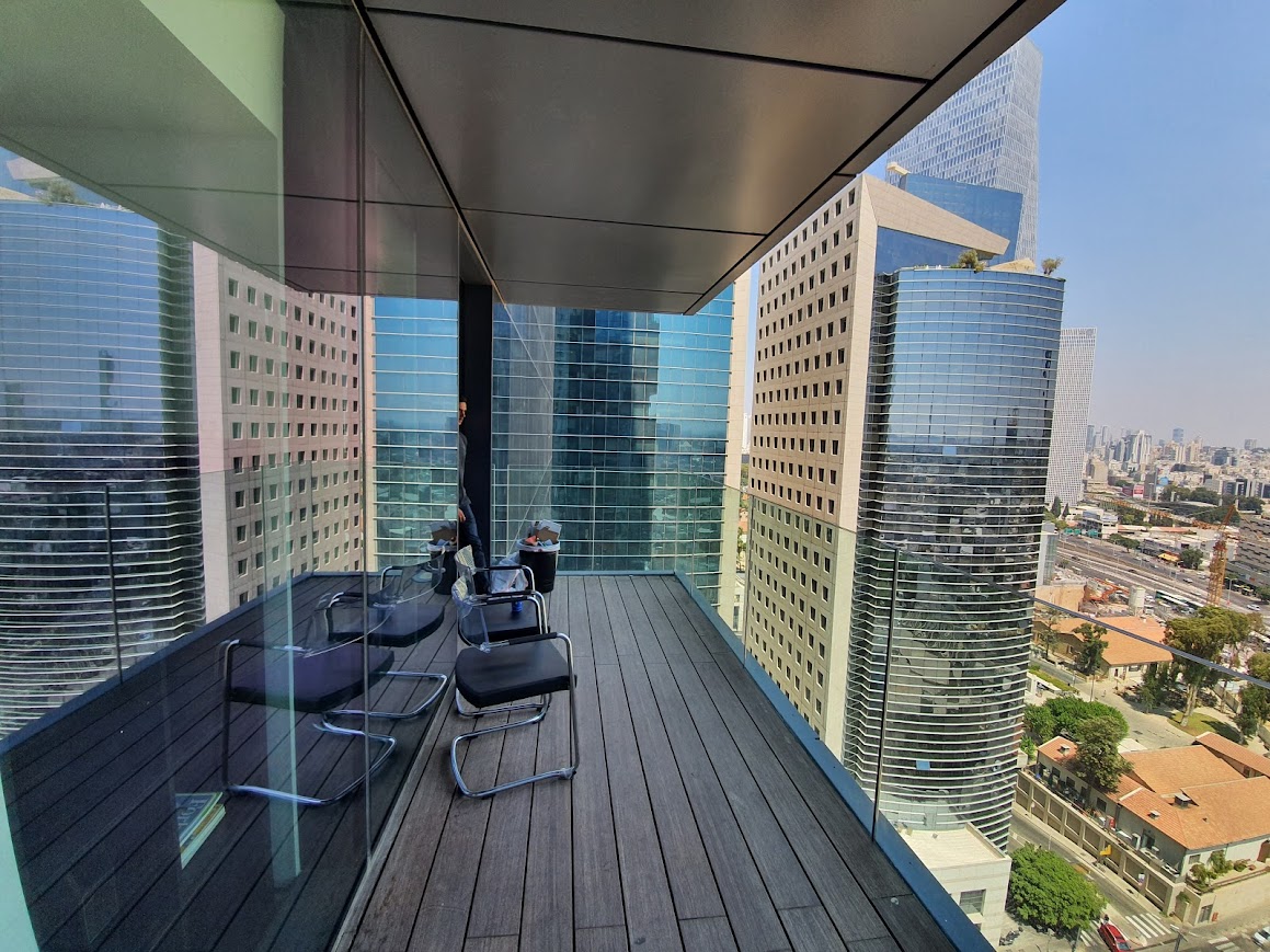 מרפסת פרטית