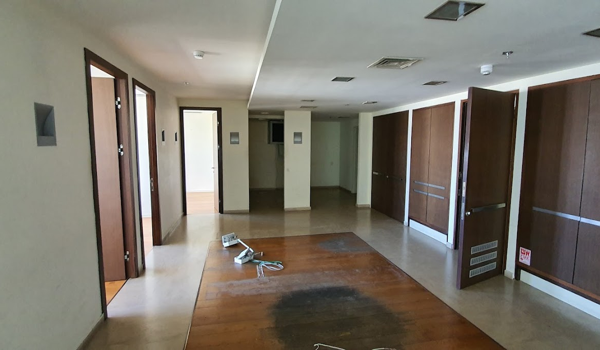 כניסה לחדרים.