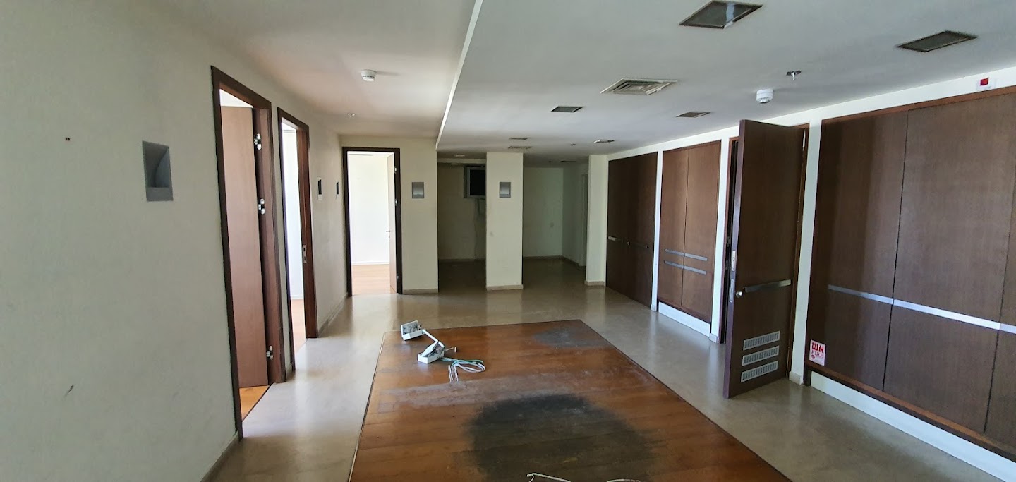 כניסה לחדרים.