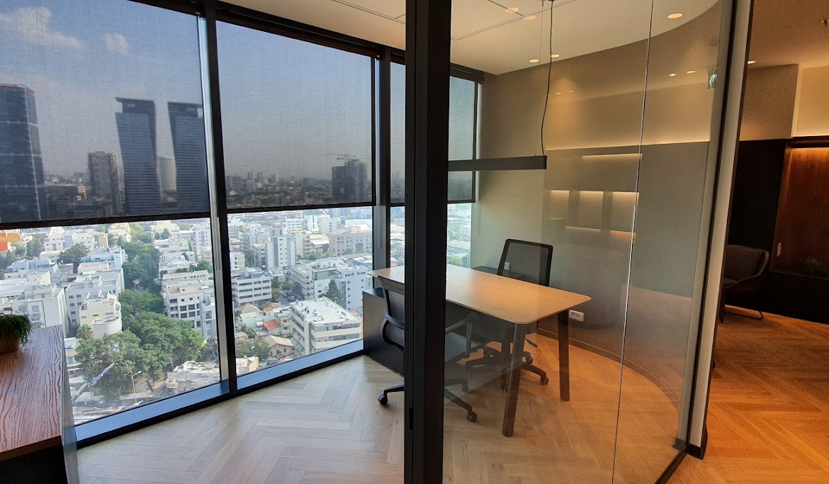 אחד מהחדרים