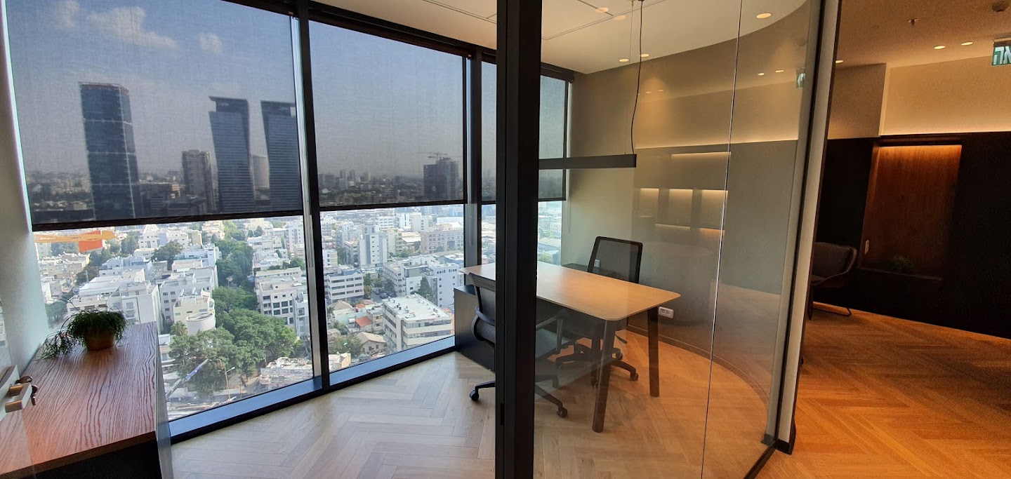 אחד מהחדרים