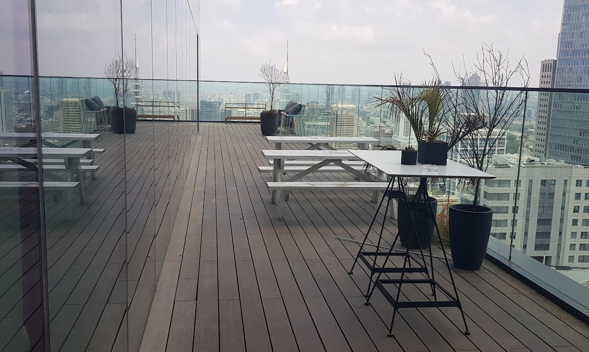 מרפסת פרטית בקומה גבוה