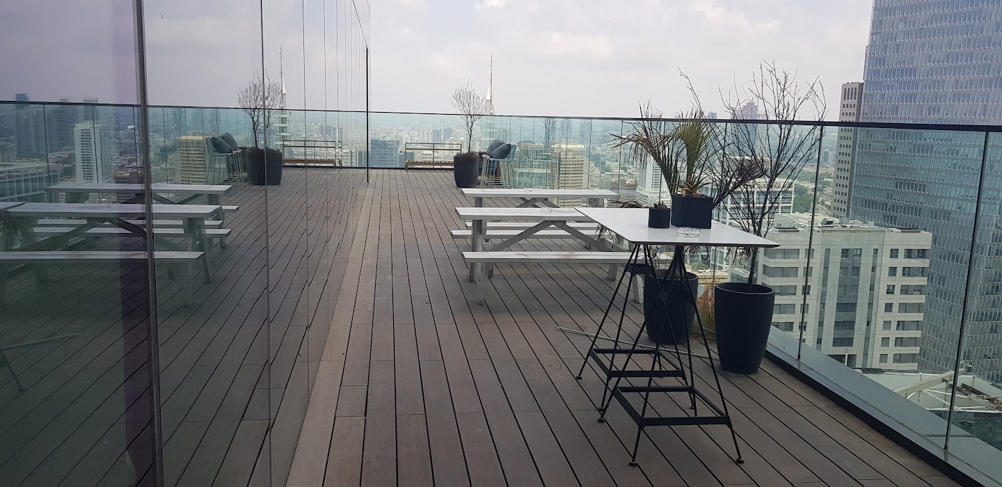 מרפסת פרטית בקומה גבוה