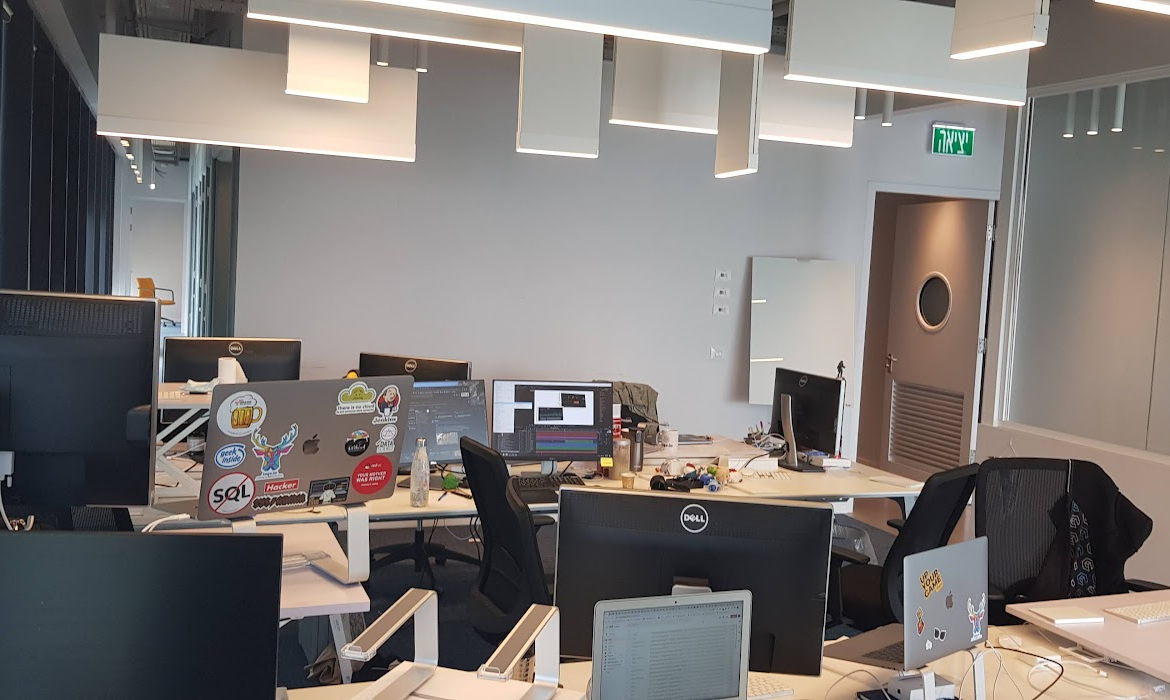 אופן ספייס עם עמדות עבודה