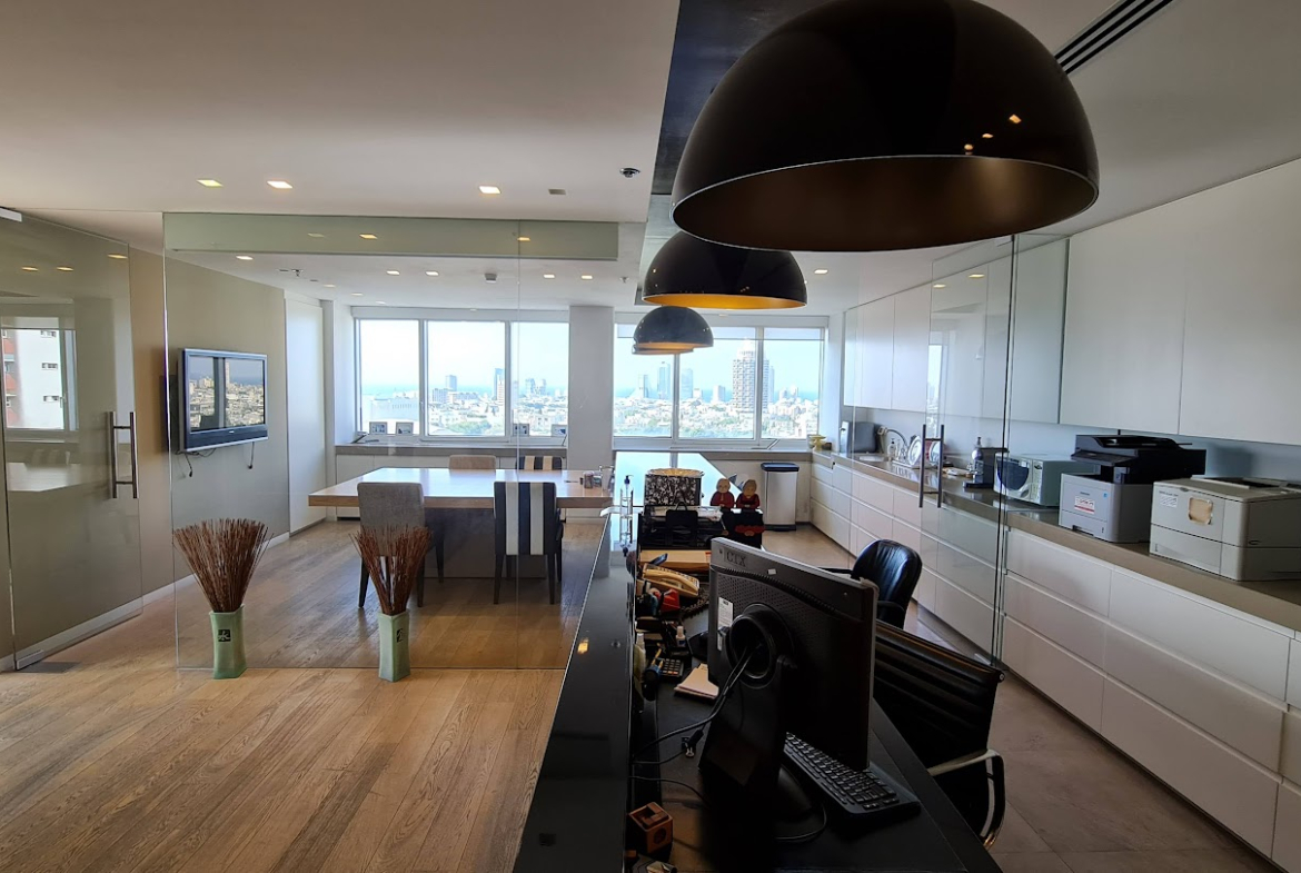 אופן ספייס עם עמדות עבודה