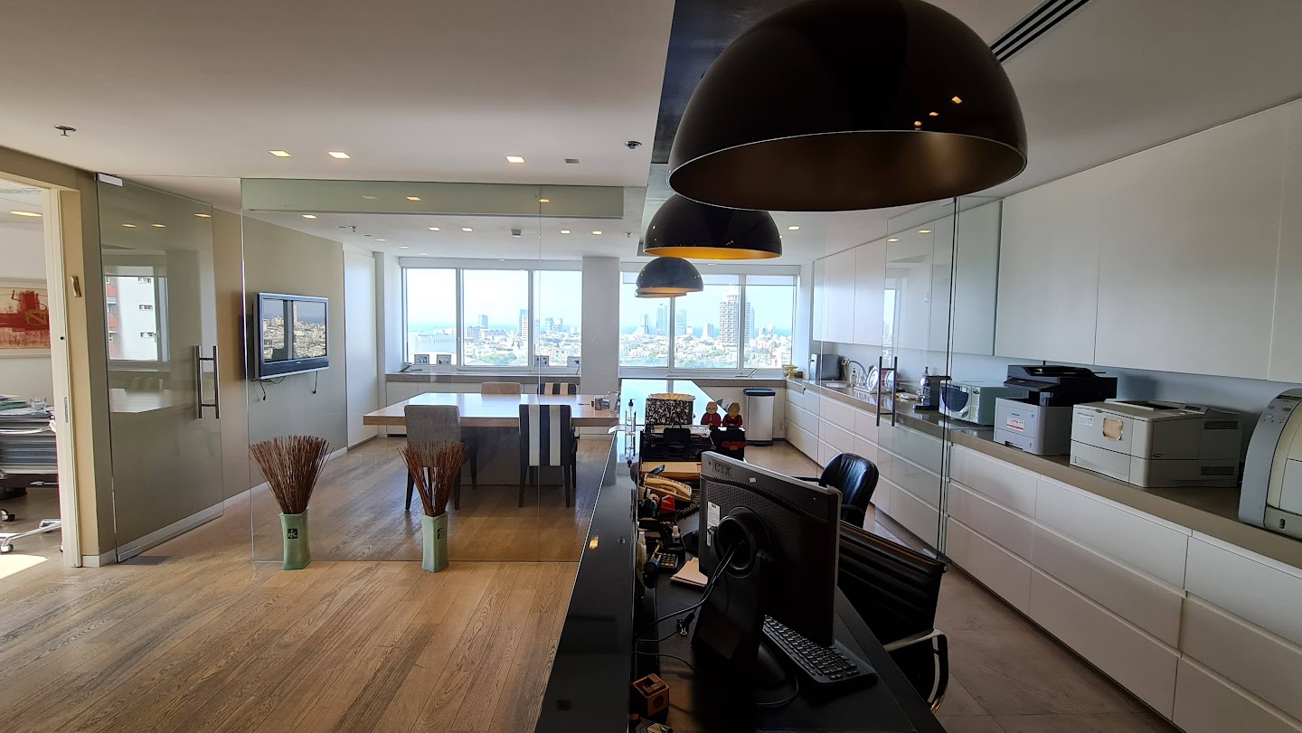 אופן ספייס עם עמדות עבודה