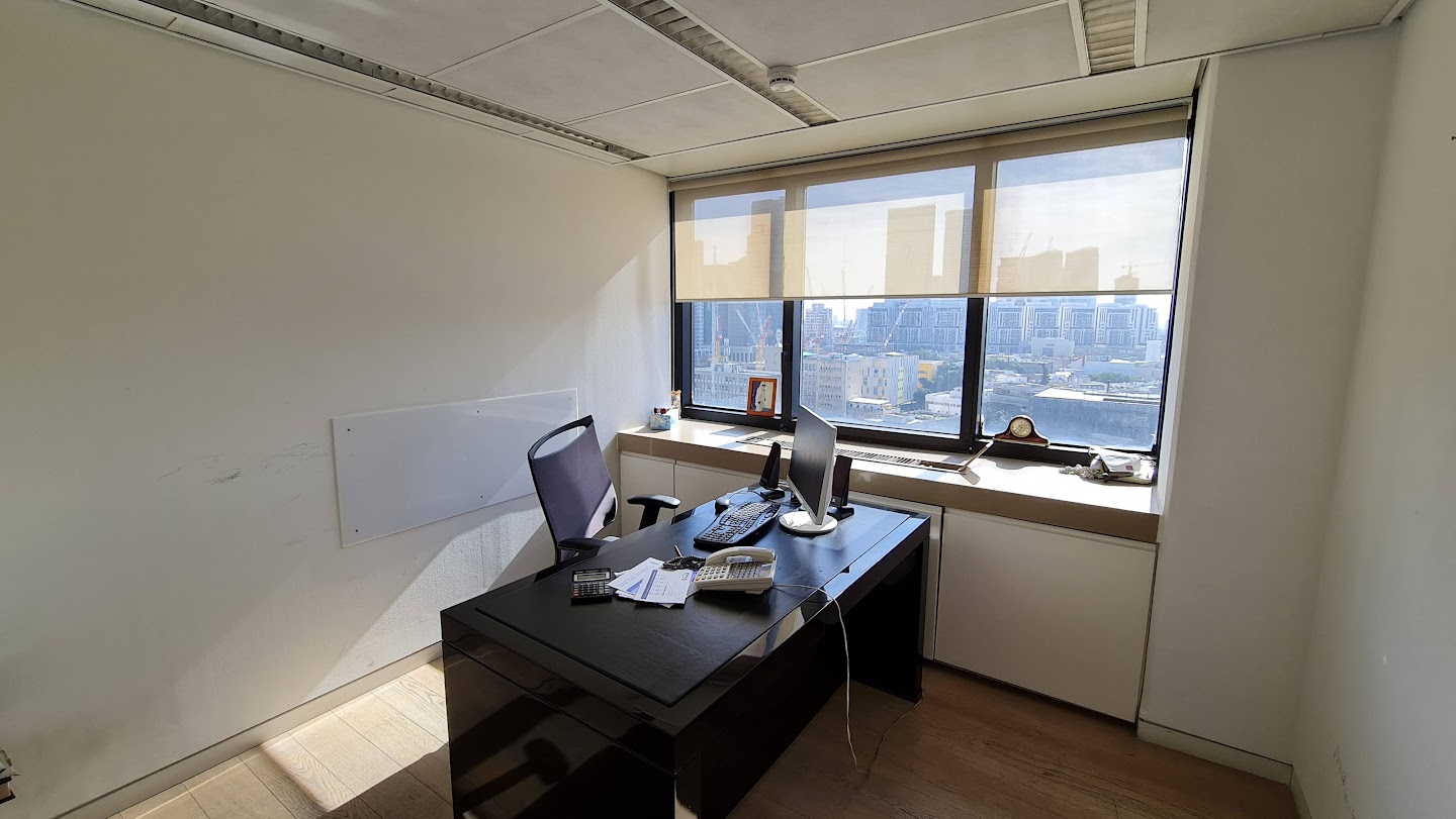 אחד מחדרי עבודה במשרד